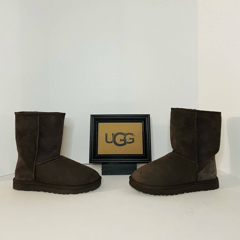 New UGG Women’s Choc Classic Short Size 5